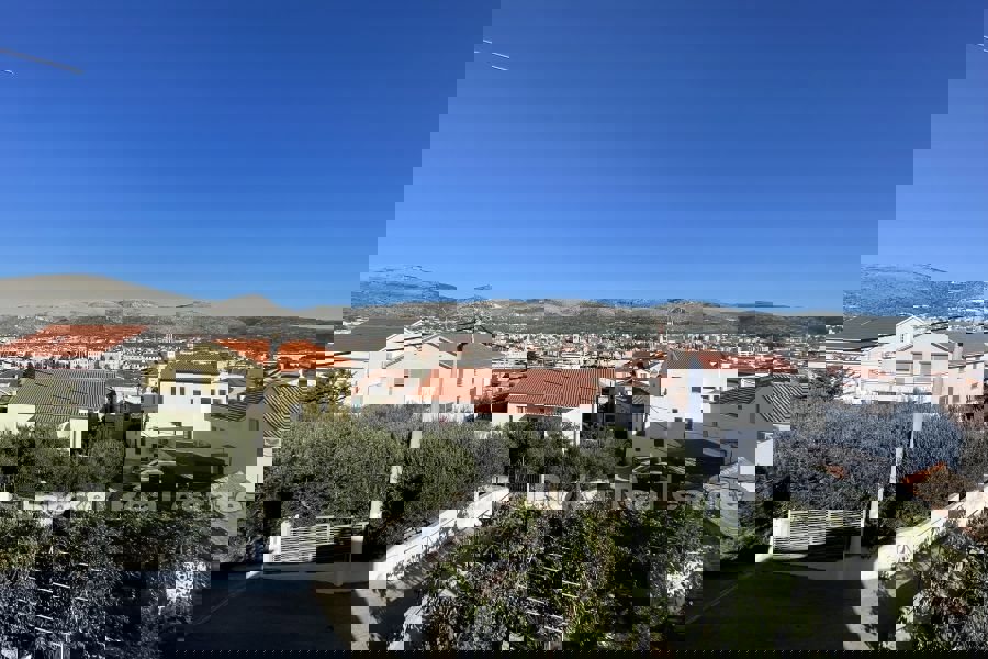 Casa bifamiliare vicino al centro