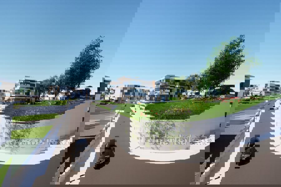 Nuovo edificio di lusso con piscina