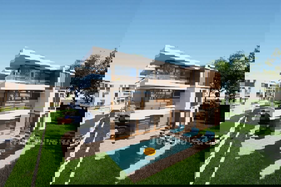 Nuovo edificio di lusso con piscina