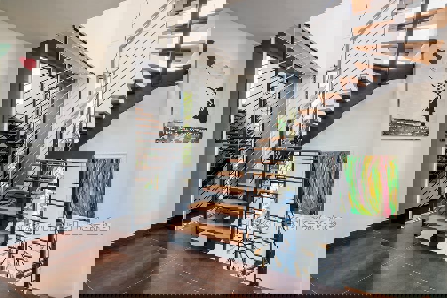 Villa moderna di nuova costruzione con piscina