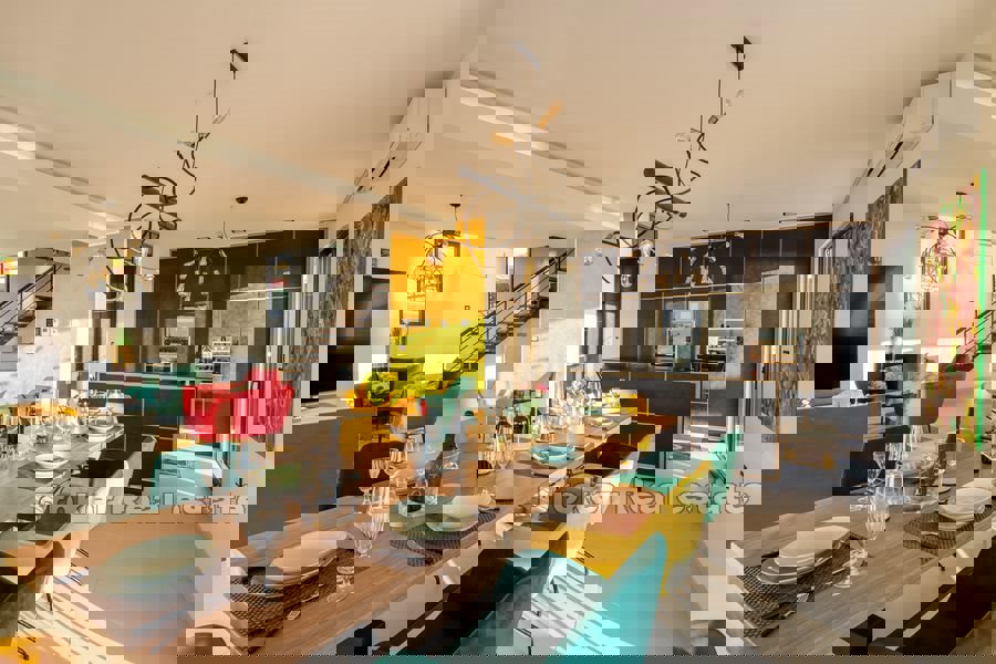 Villa moderna di nuova costruzione con piscina