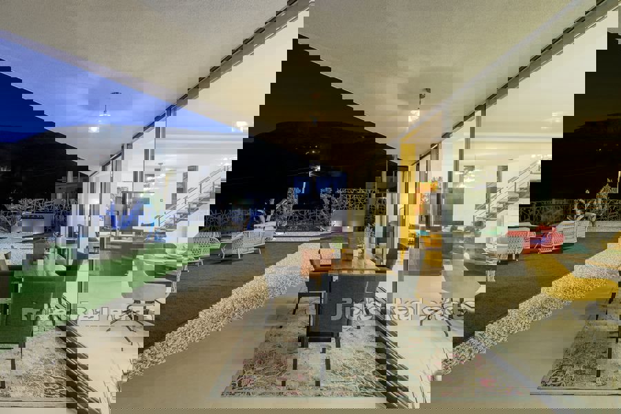 Villa moderna di nuova costruzione con piscina