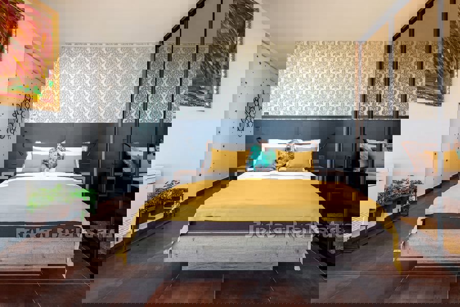 Villa moderna di nuova costruzione con piscina