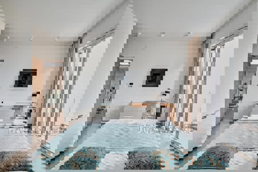 Villa moderna con piscina