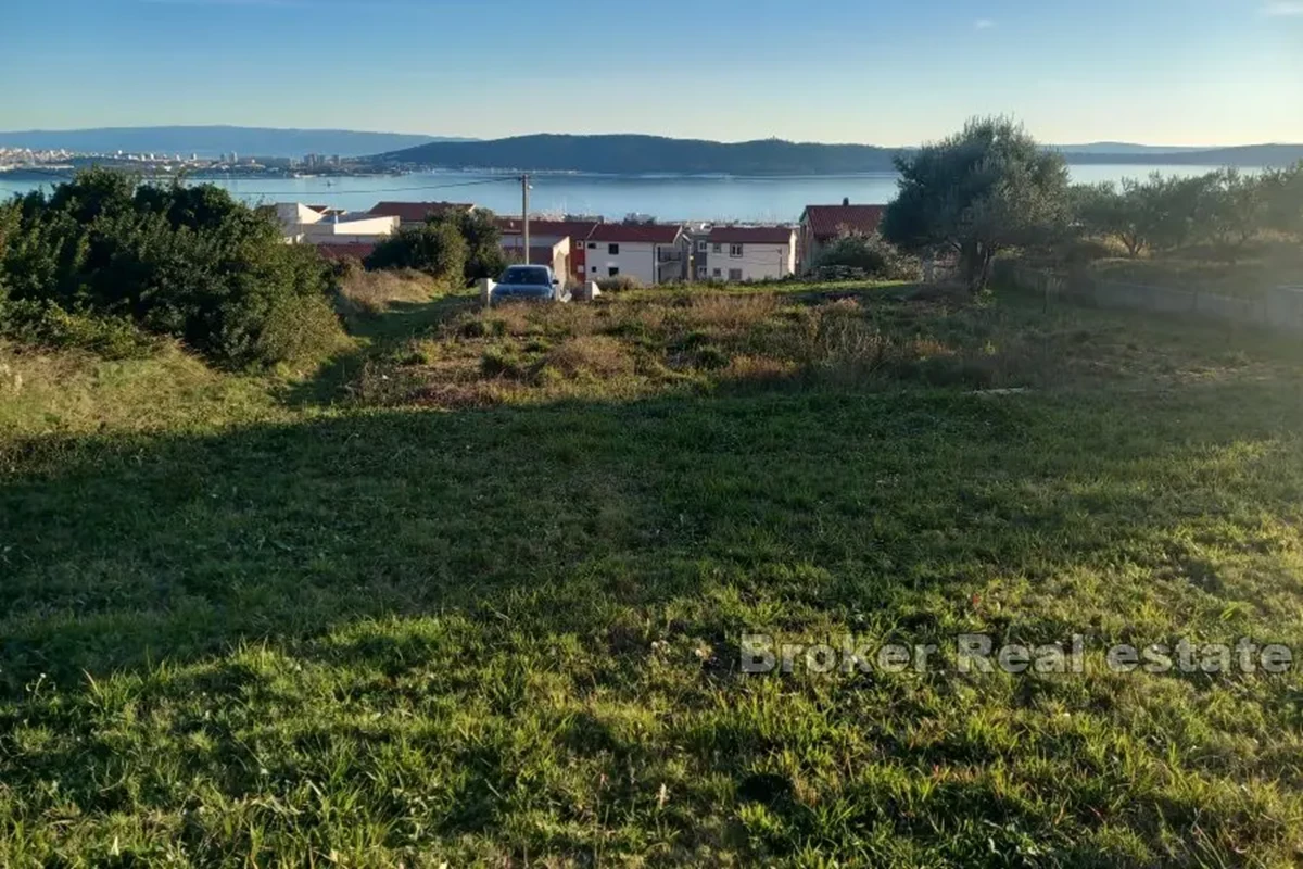 Terreno edificabile con vista mare aperta