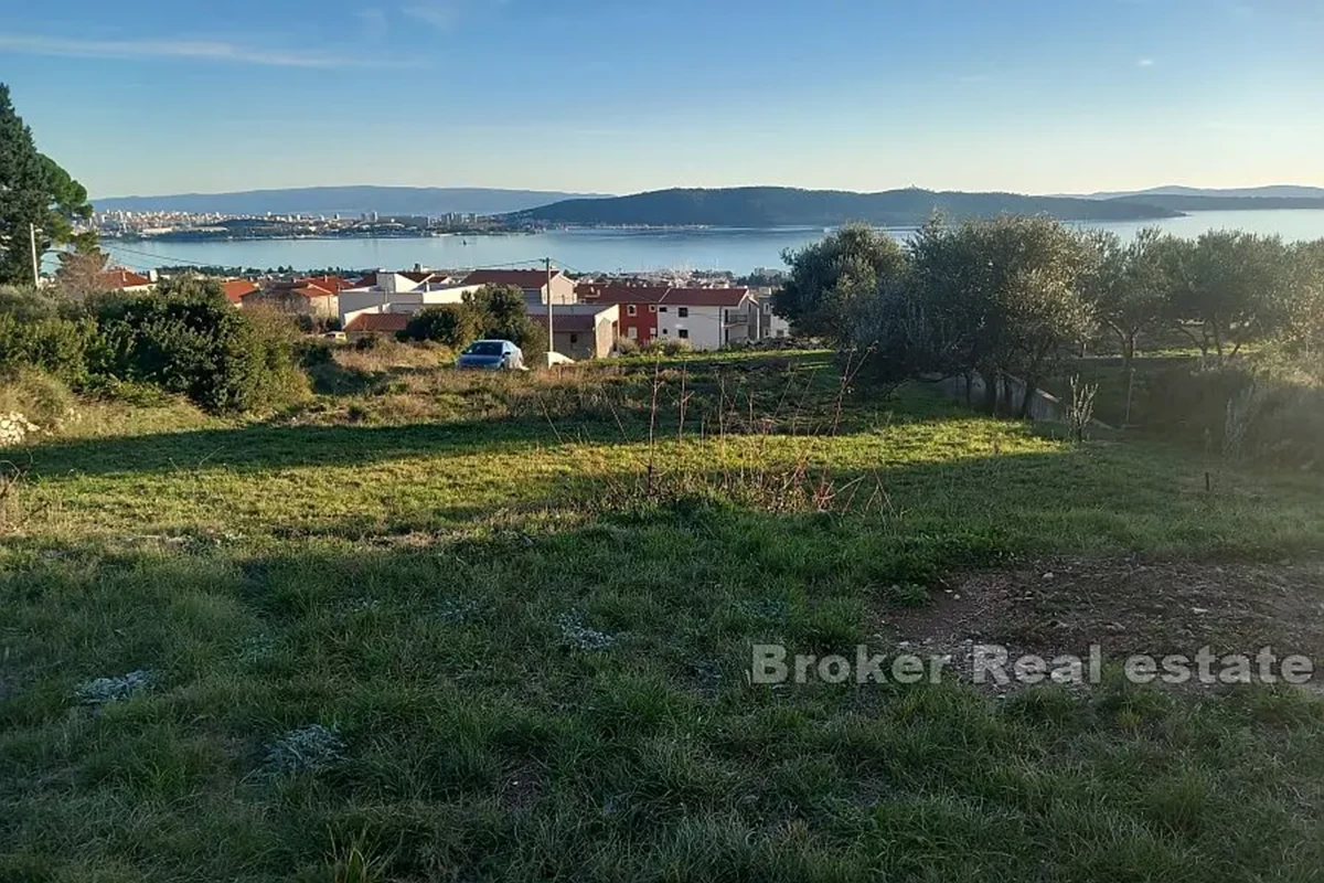 Terreno edificabile con vista mare aperta