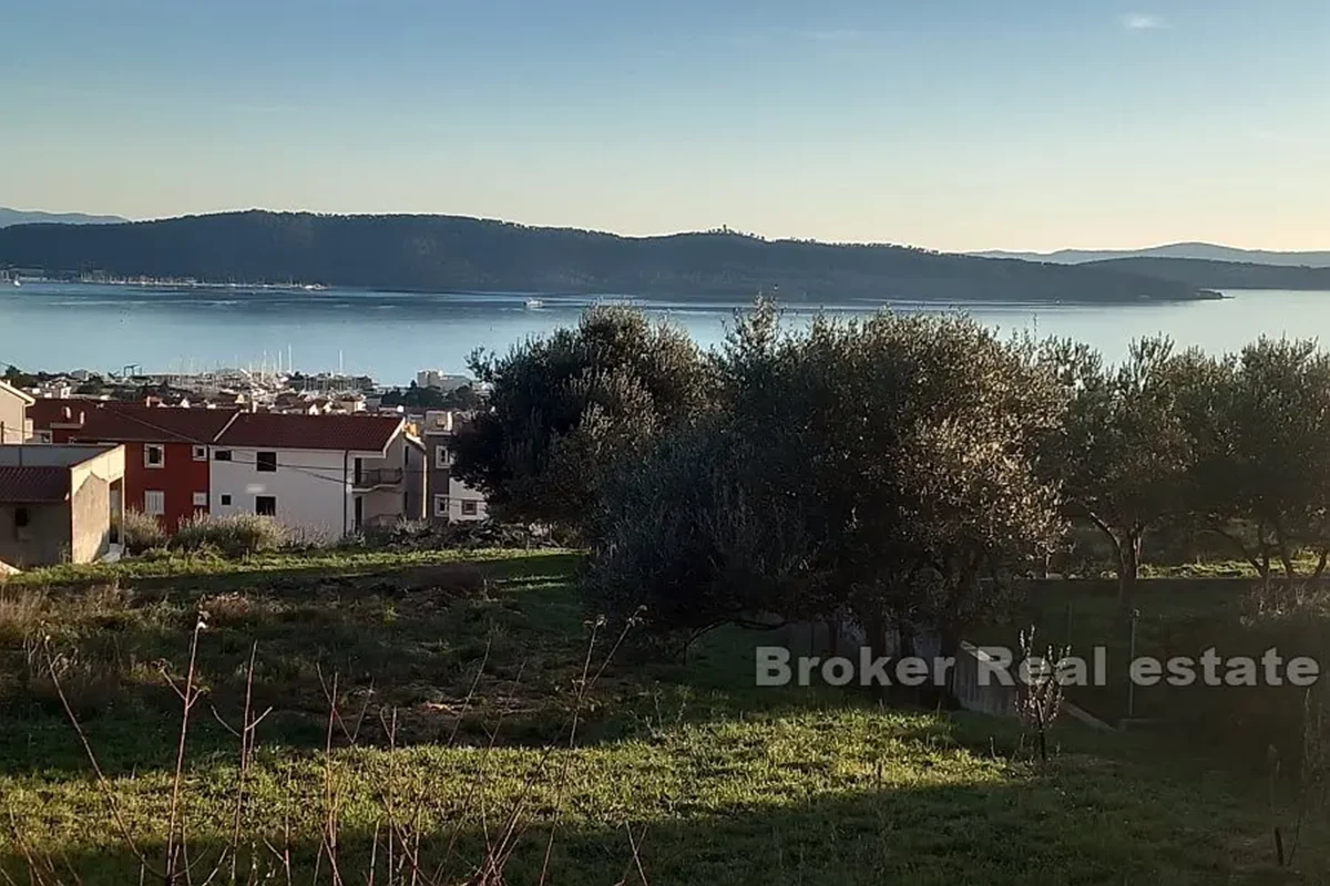 Terreno edificabile con vista mare aperta