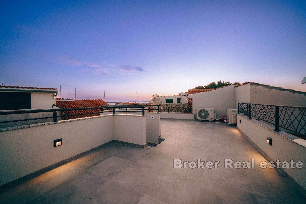 Bella casa in pietra con terrazza panoramica e vasca idromassaggio