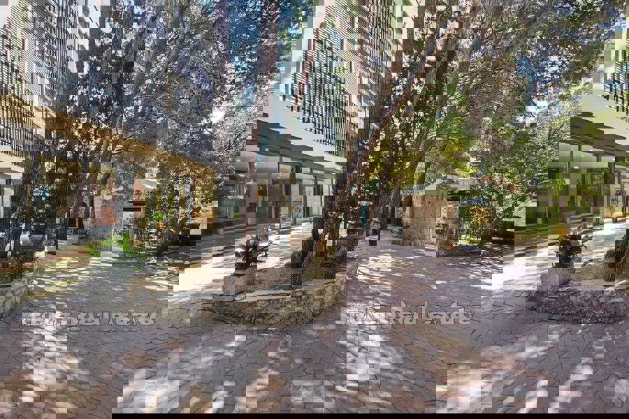 Una vasta tenuta con case per vacanze e turismo