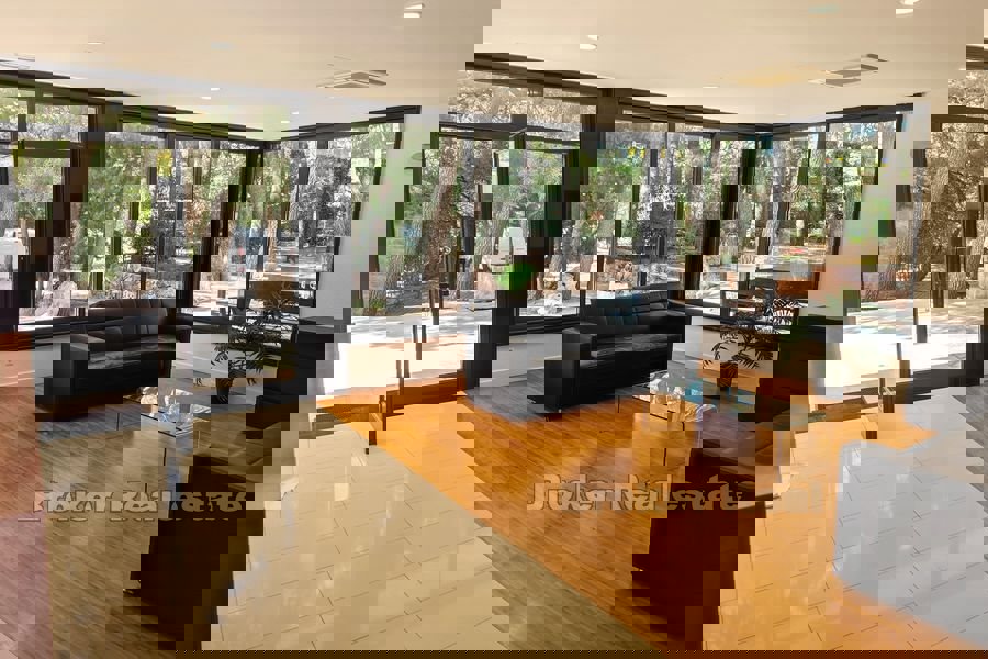 Una vasta tenuta con case per vacanze e turismo