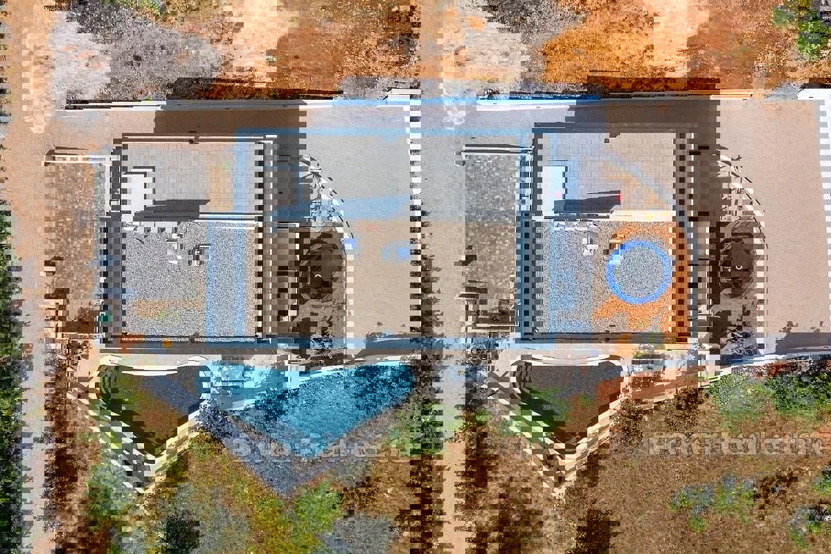 Casa moderna con due appartamenti vicino al mare