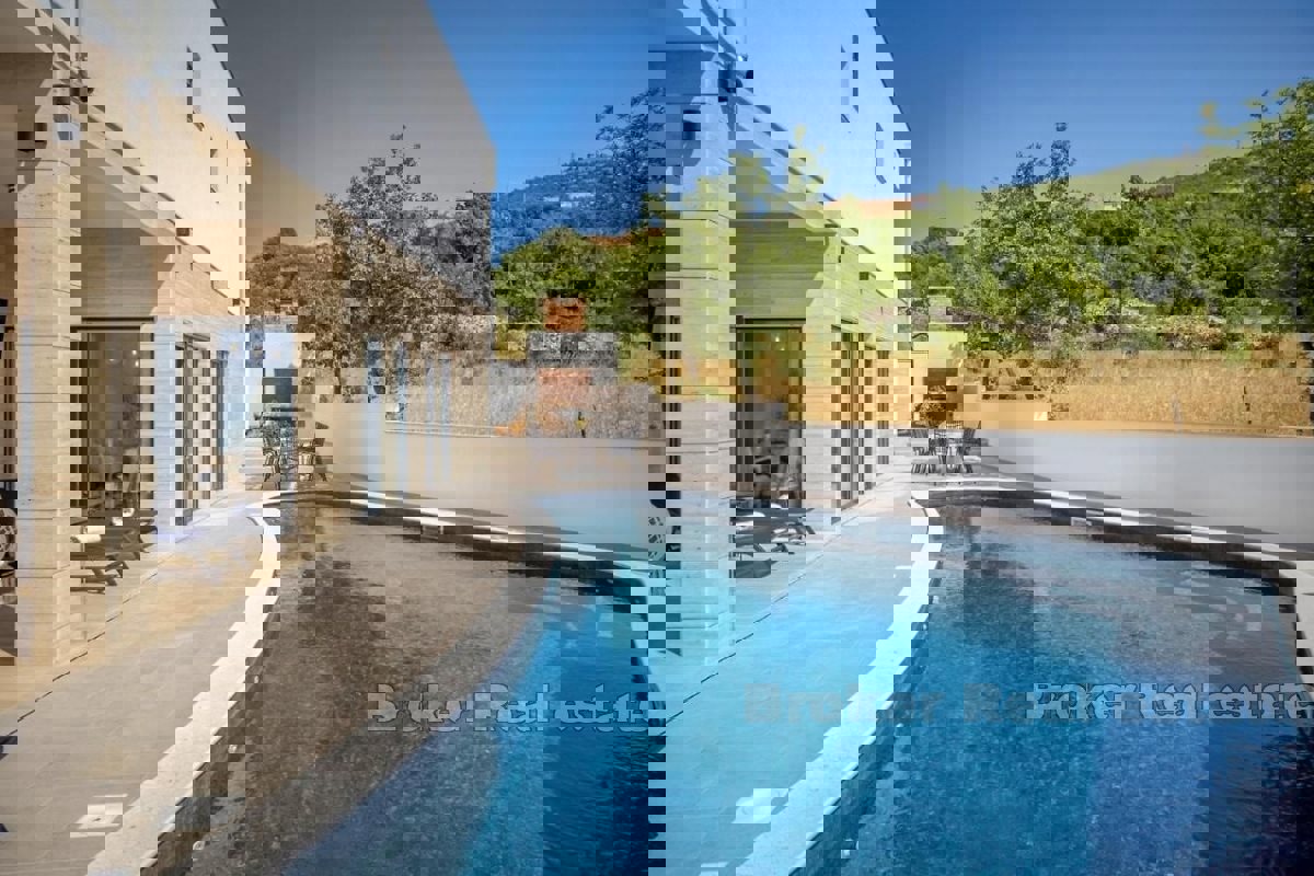 Casa moderna con due appartamenti vicino al mare