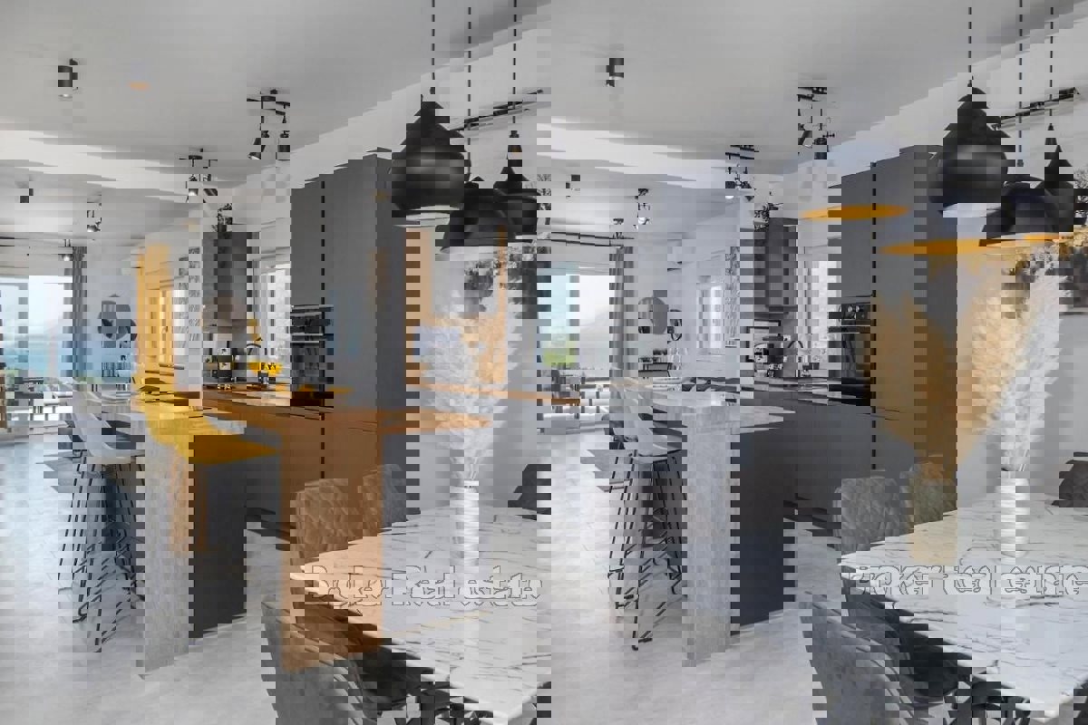 Casa moderna con due appartamenti vicino al mare