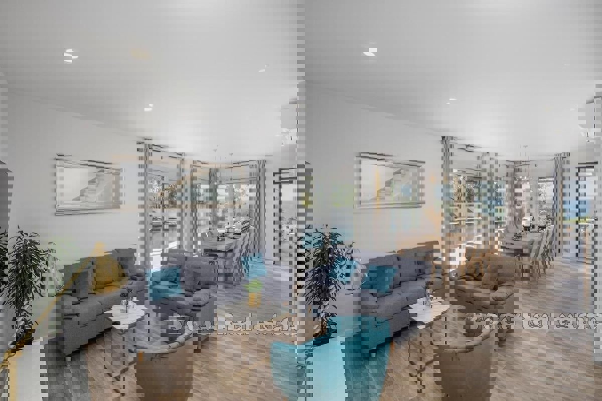 Casa moderna con due appartamenti vicino al mare