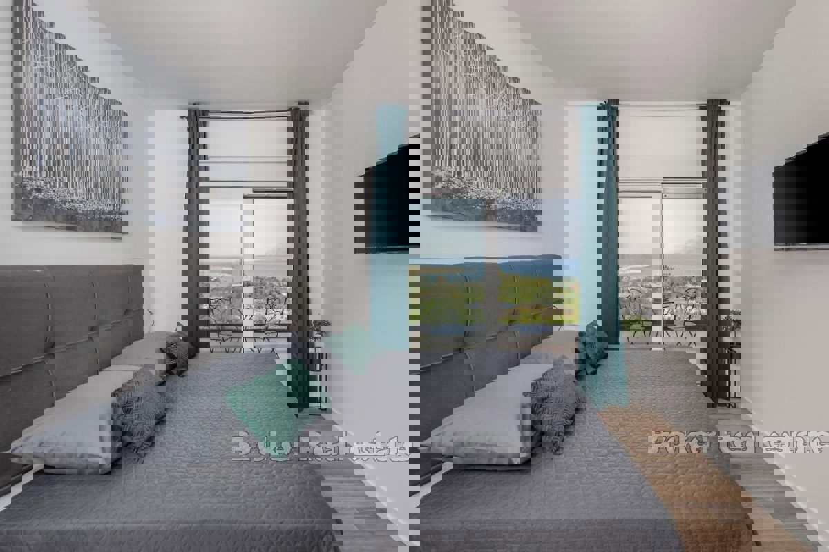 Casa moderna con due appartamenti vicino al mare