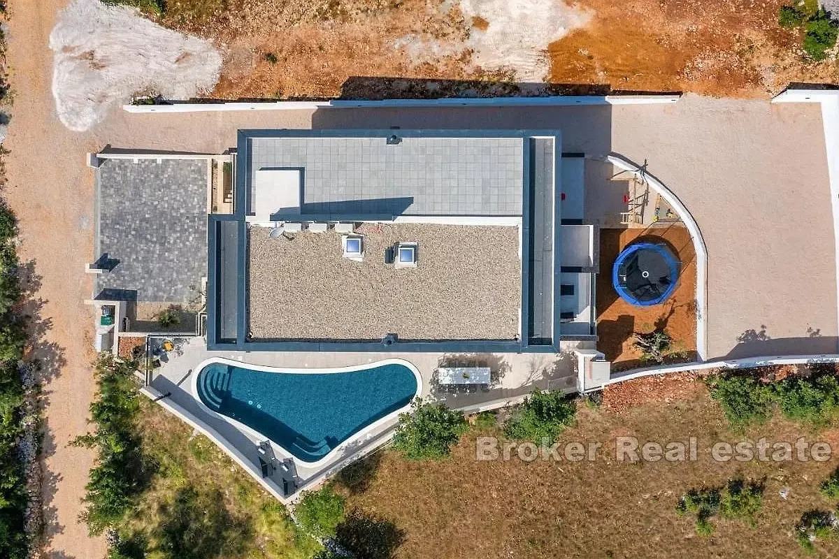 Casa moderna con due appartamenti vicino al mare