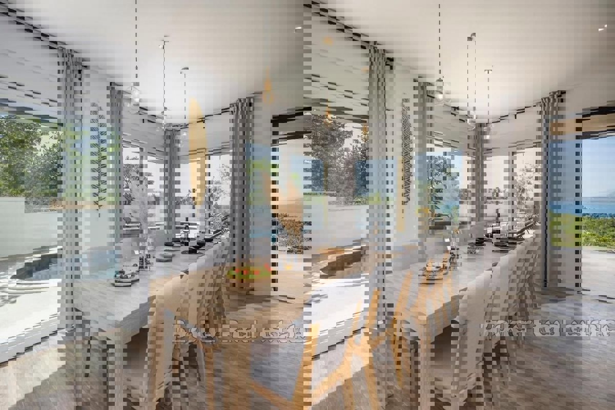 Casa moderna con due appartamenti vicino al mare