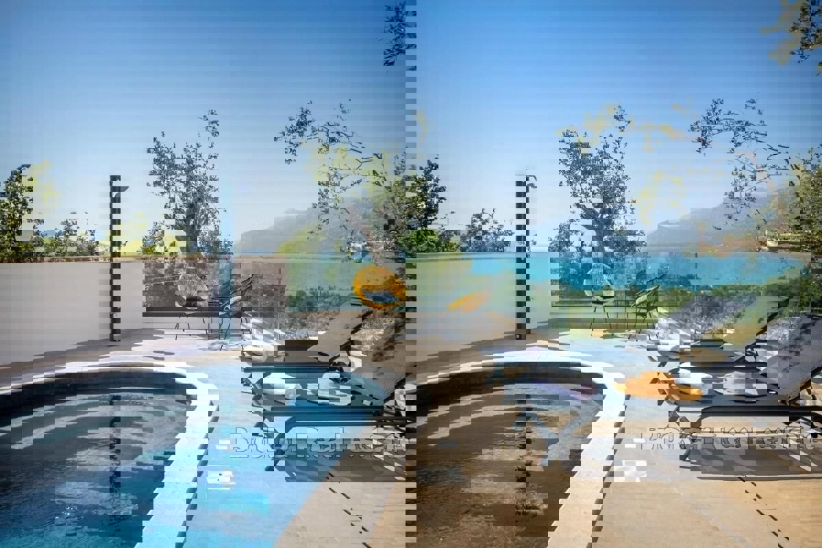 Casa moderna con due appartamenti vicino al mare