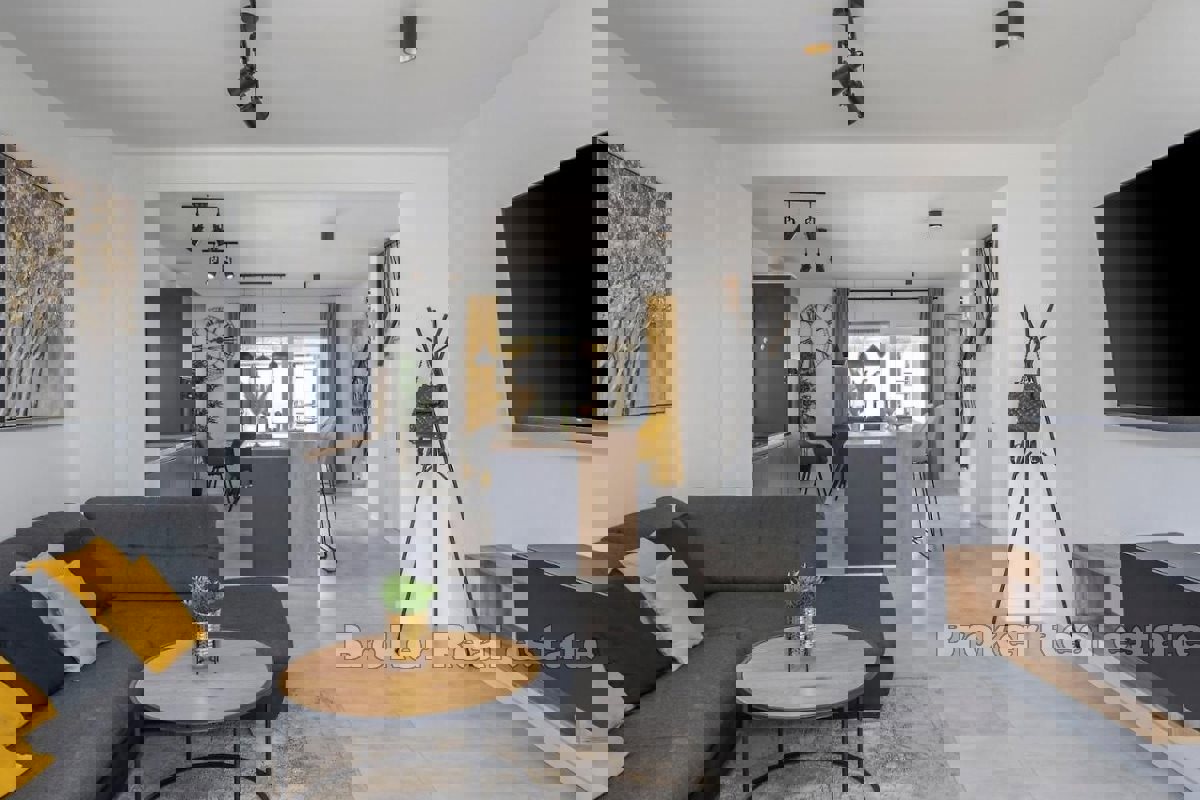 Casa moderna con due appartamenti vicino al mare