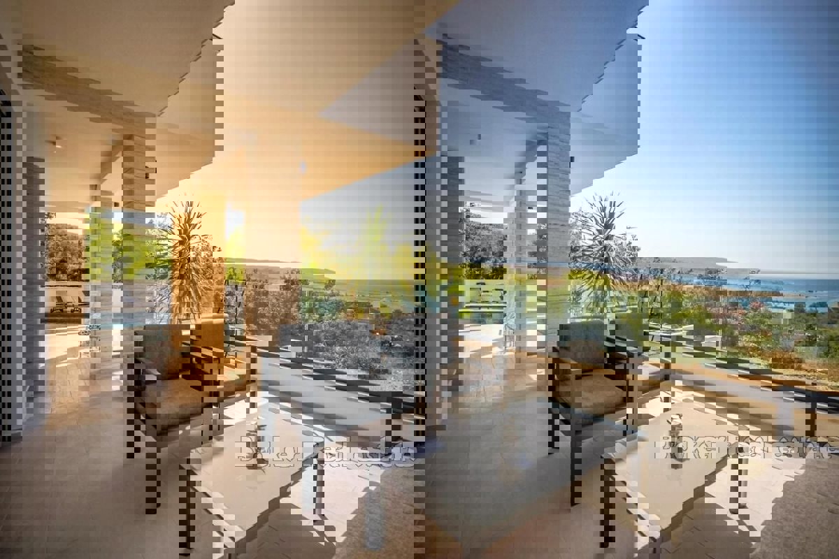 Casa moderna con due appartamenti vicino al mare