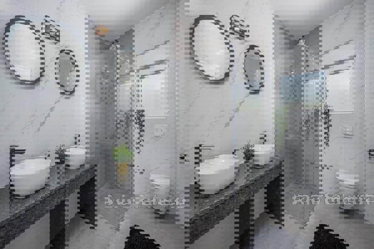 Casa moderna con due appartamenti vicino al mare