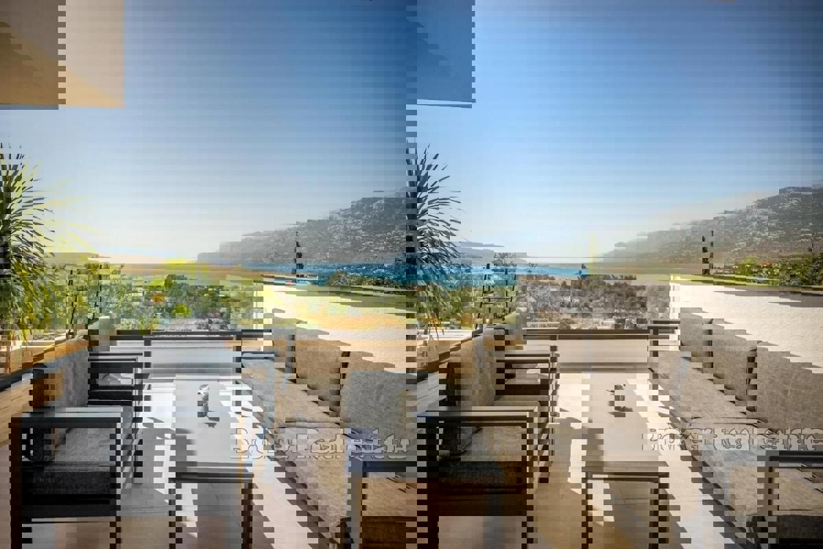 Casa moderna con due appartamenti vicino al mare