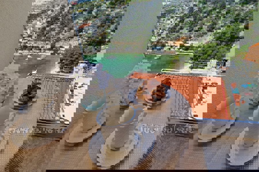 Palazzina bifamiliare seconda fila dal mare