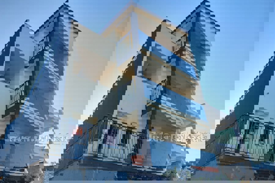 Palazzina bifamiliare seconda fila dal mare