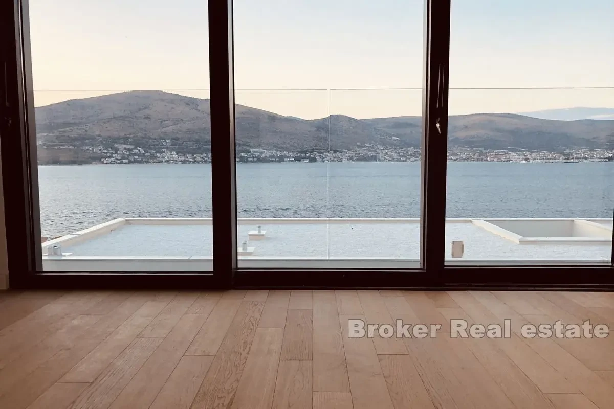 Villa con piscina e vista sul mare aperto