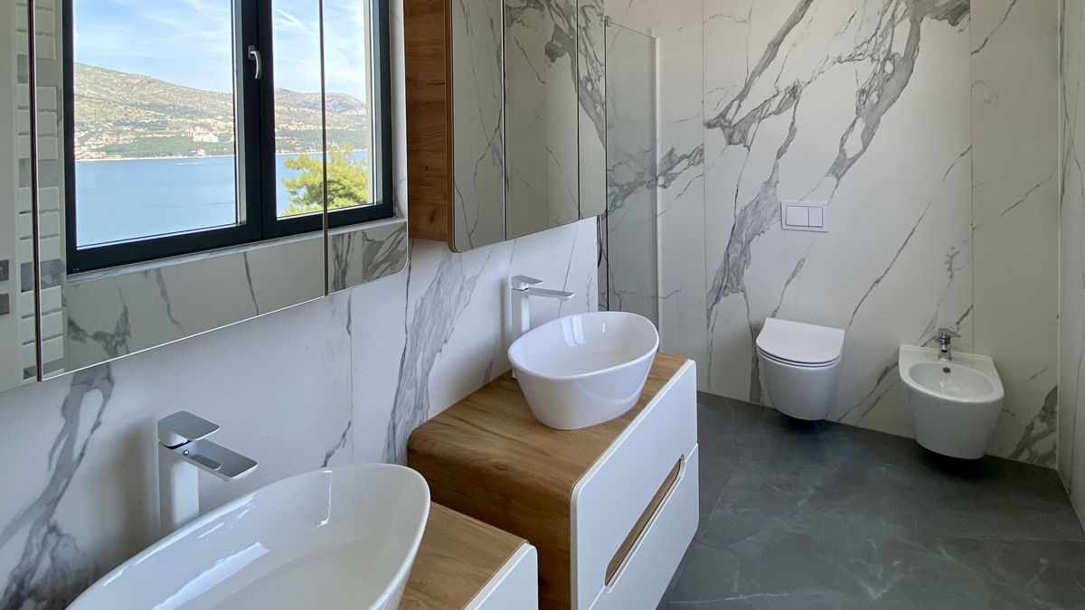 Villa con piscina e vista sul mare aperto