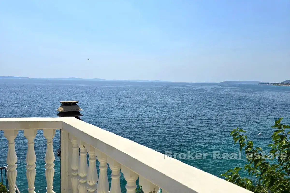 Casa bifamiliare in prima fila al mare