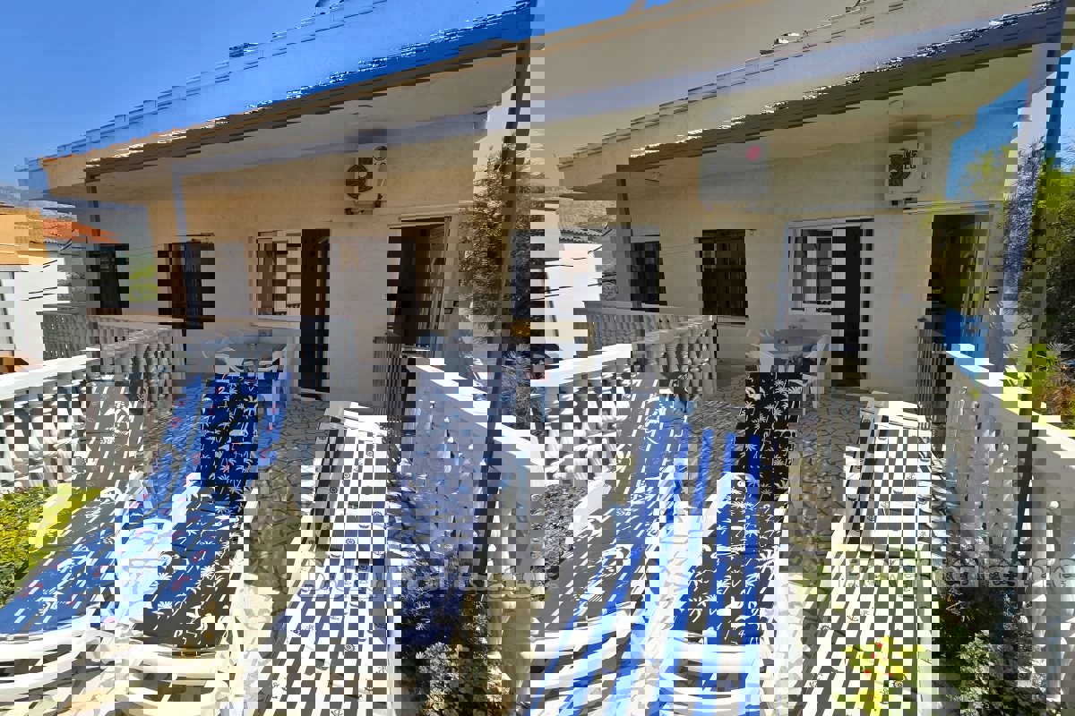 Casa bifamiliare in prima fila al mare