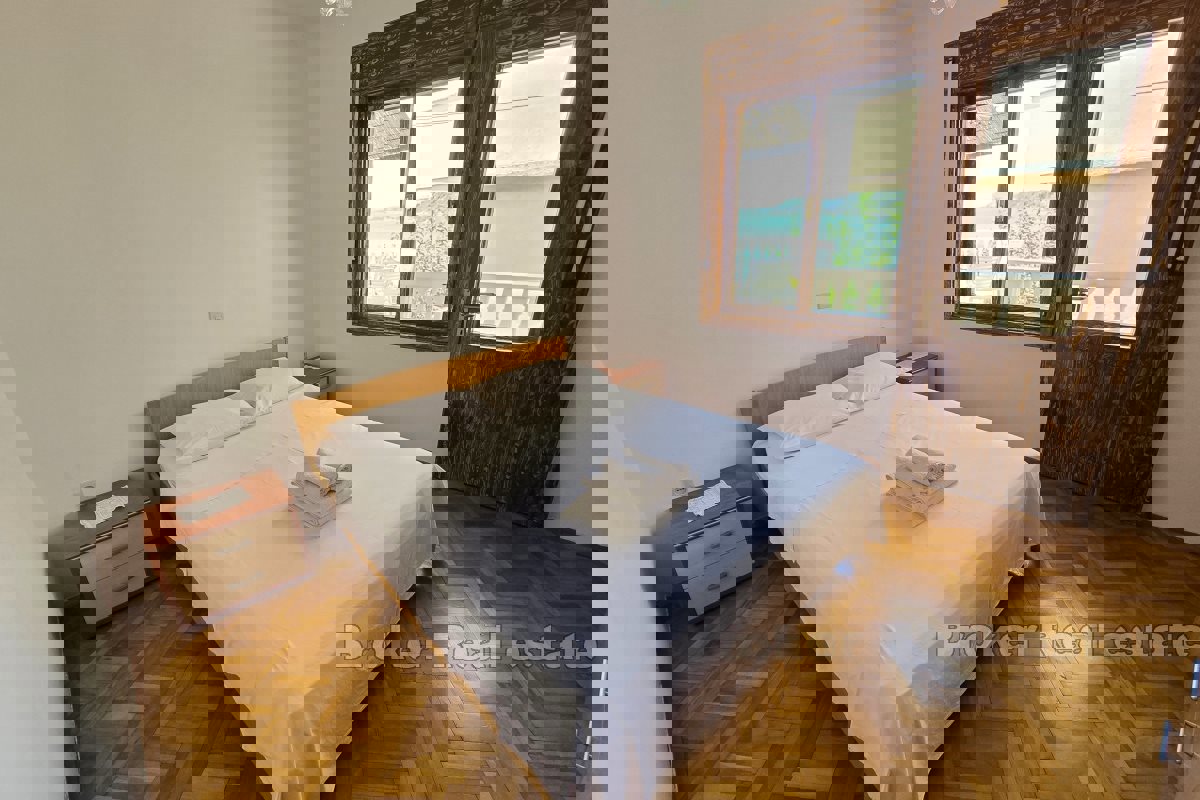 Casa bifamiliare in prima fila al mare