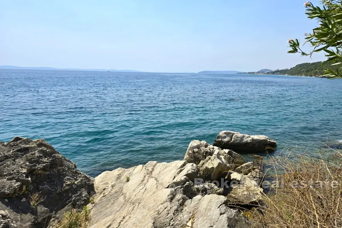 Casa bifamiliare in prima fila al mare