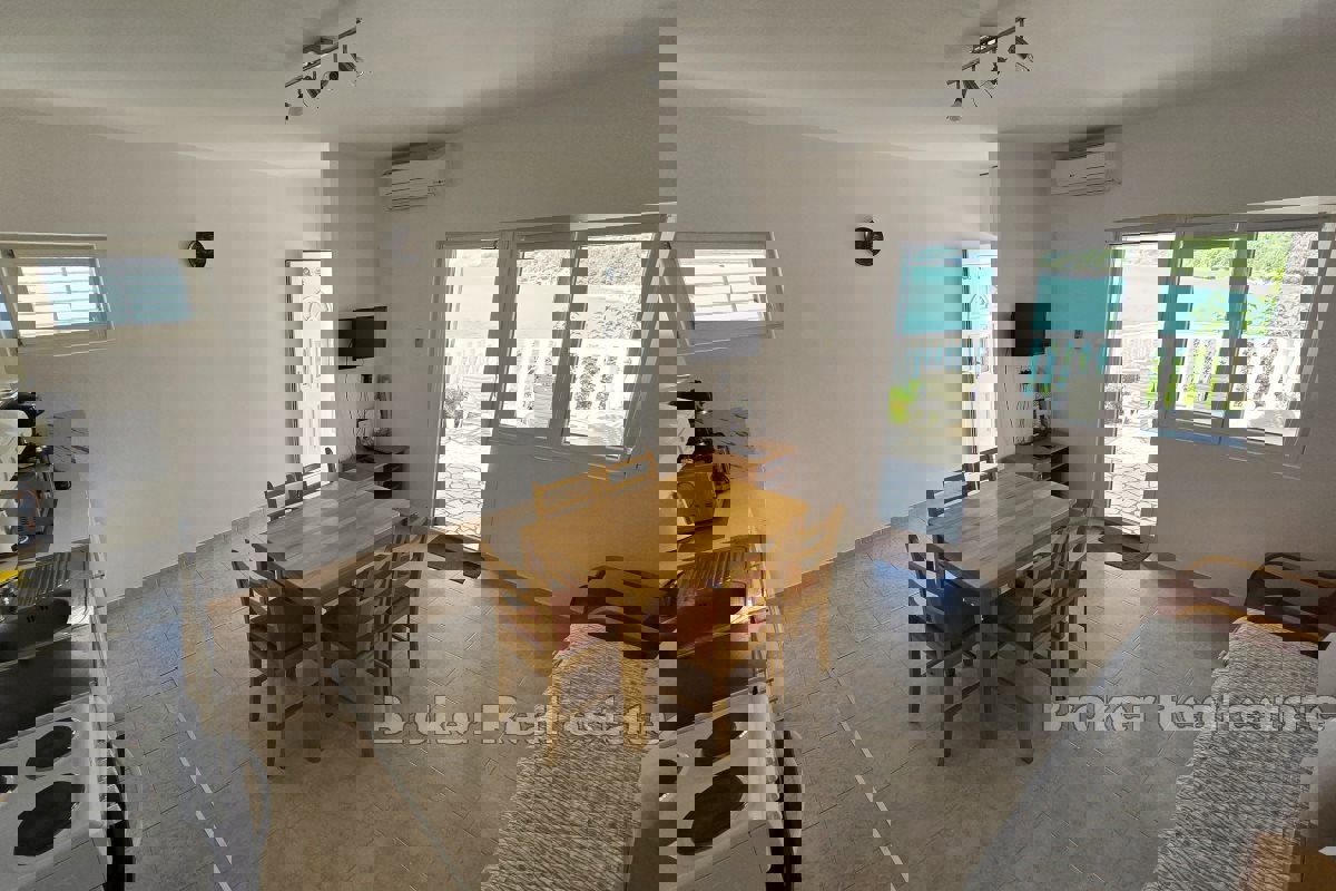 Casa bifamiliare in prima fila al mare