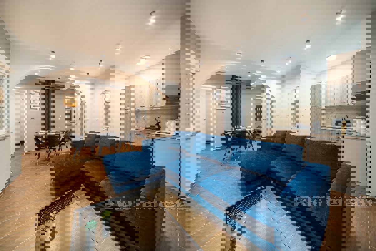 Villa moderna con sei unità abitative