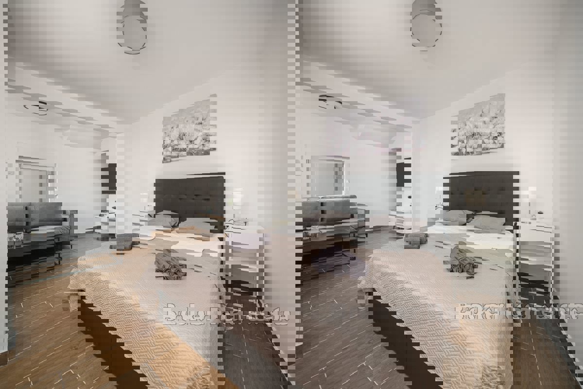 Villa moderna con sei unità abitative