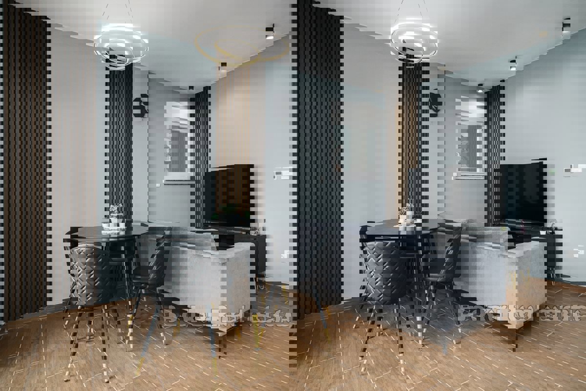 Villa moderna con sei unità abitative