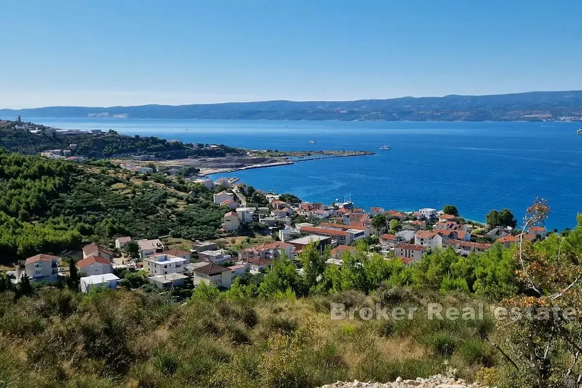 Ampio terreno edificabile con vista mare