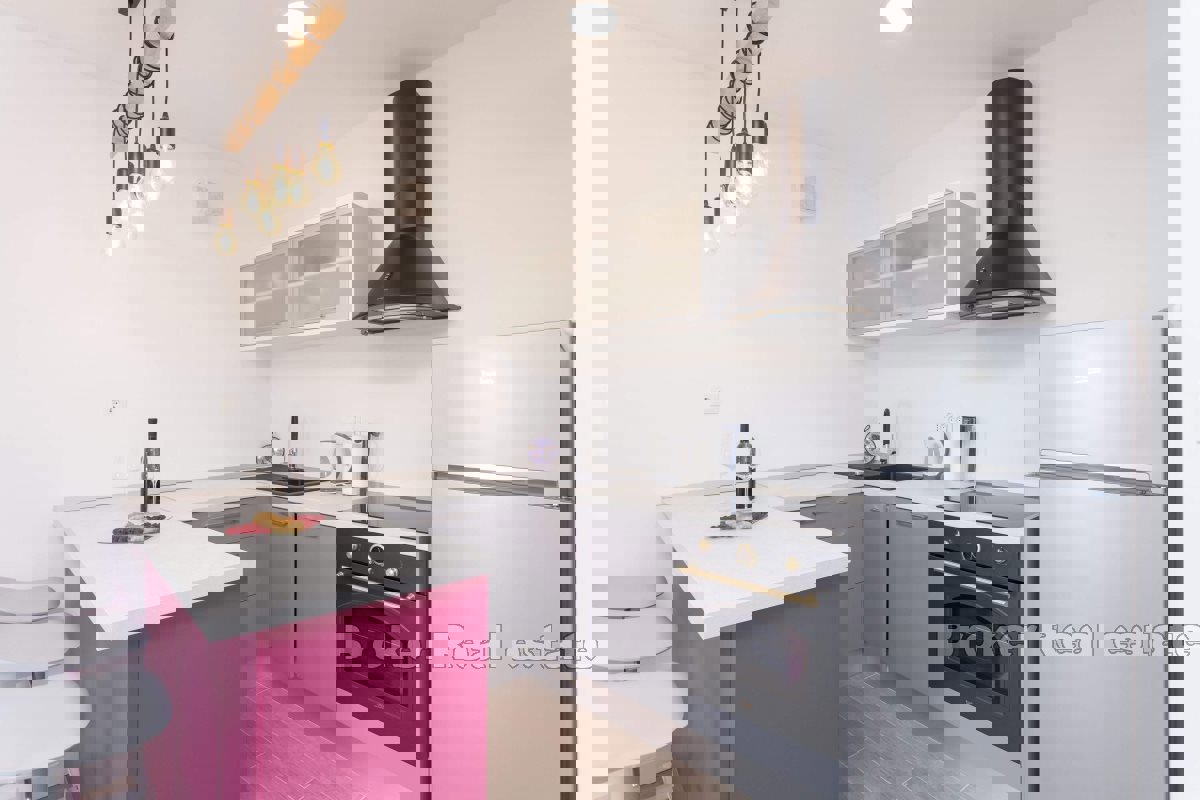 Casa in pietra, prima fila al mare