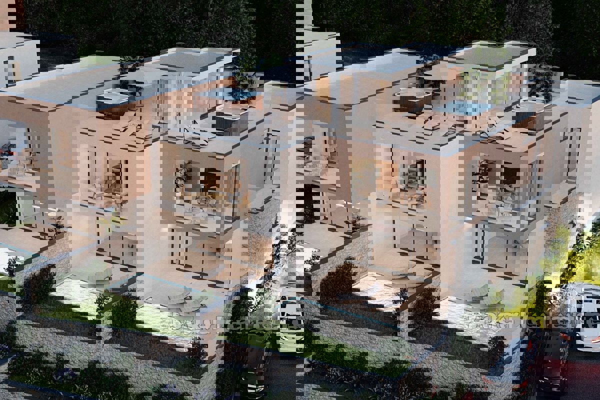 Casa di nuova costruzione in fila con vista aperta sul mare