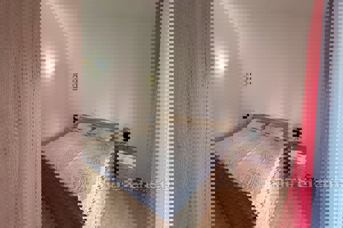 Appartamento con tre camere da letto con balcone e vista mare