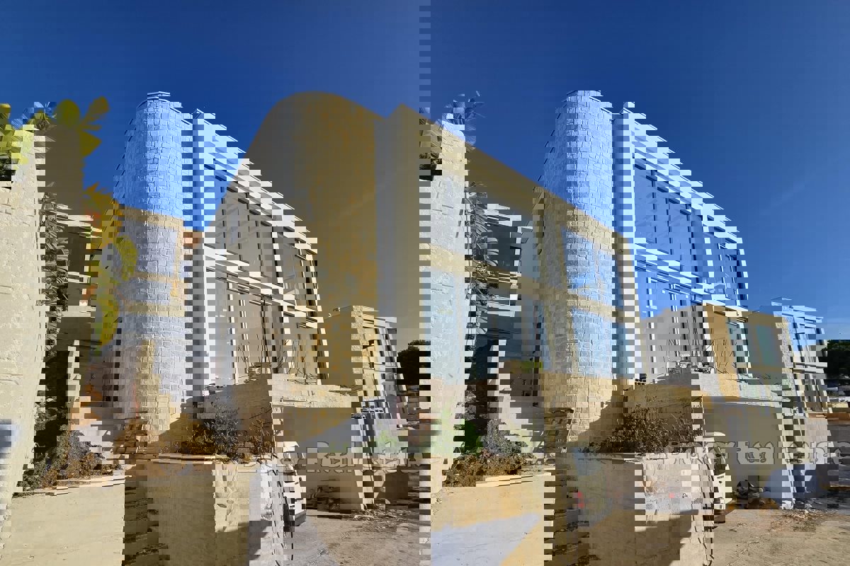 Villa con piscina non lontano dal mare