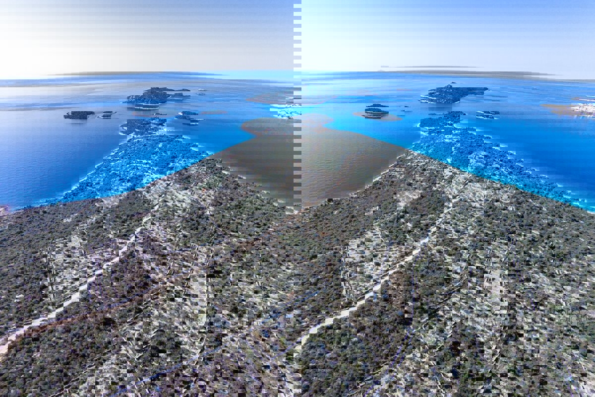 Terreno edificabile nella zona turistica in prima fila sul mare