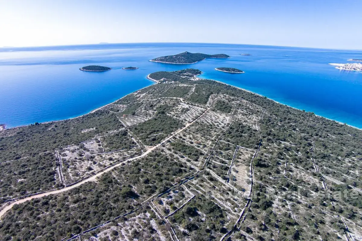 Terreno edificabile nella zona turistica in prima fila sul mare