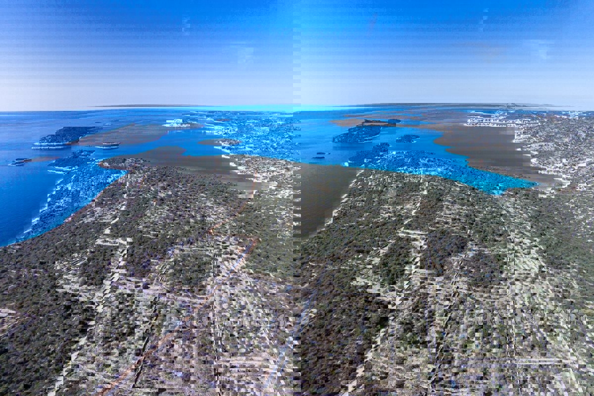 Terreno edificabile nella zona turistica in prima fila sul mare