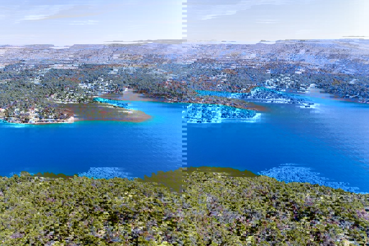 Terreno edificabile nella zona turistica in prima fila sul mare