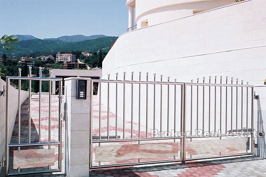 Magnifica villa con vista sul mare aperto