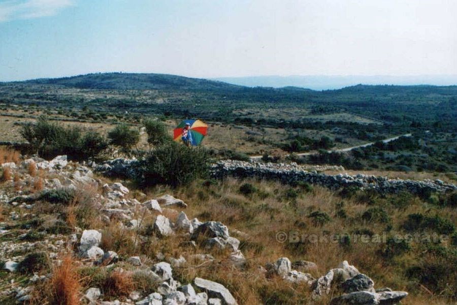 Terreno di 52 000 m2, in vendita