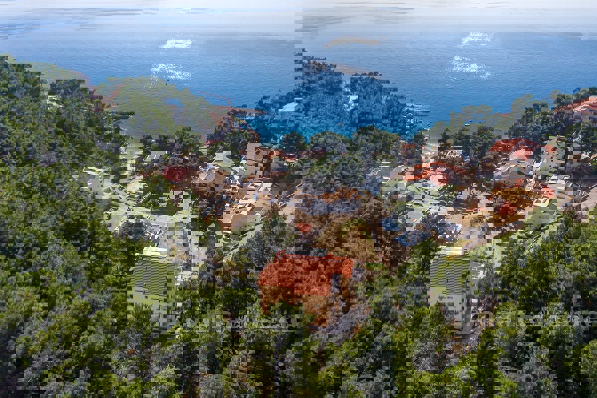 Casa indipendente con 20 camere e un ristorante